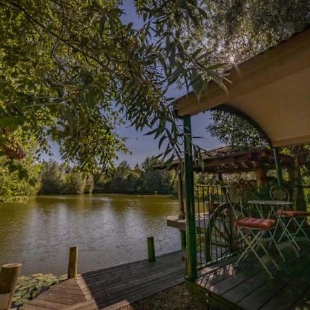 Silver Dollar Hotel Watton Bagian luar foto